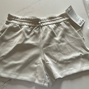 NWT Lululemon Softsreme HR Short size 10